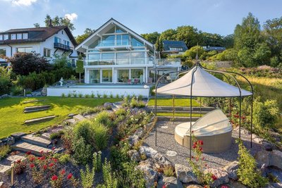 Designhaus in Premiumqualität mit Beletage Modernes Haus mit Garten und Pavillon in ruhiger Lage
