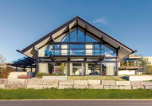 HUF Musterhaus Zuerich ART 5 ebenholz 1 Haus mit zeitgenössischem Design und spektakulärem Ausblick