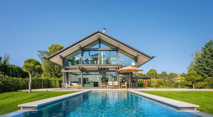 Modernes Architektenhaus mit Garten und Pool Gemütliches Designhaus mit schönem Garten und Swimmingpool